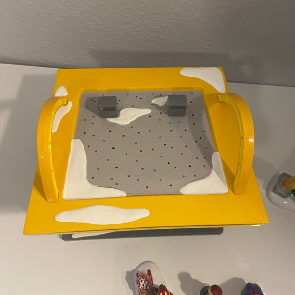 Department 56 McDonald's Holiday Village Display w/ Ronald McDonald Figures Sign - Picture 4 of 12